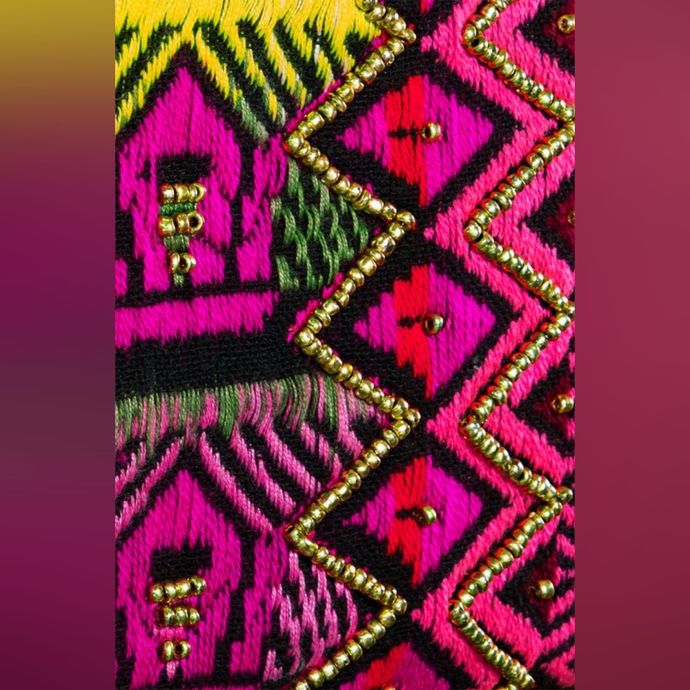 Handmade Vivid Ethnic Pattern Clutch - Picture 3 of 7